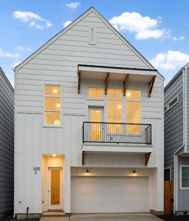 Building Photo - 5233 Hillman St