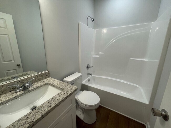 Foto del edificio - NEW CONSTRUCTION PRE-LEASING FOR AUGUST 2026!