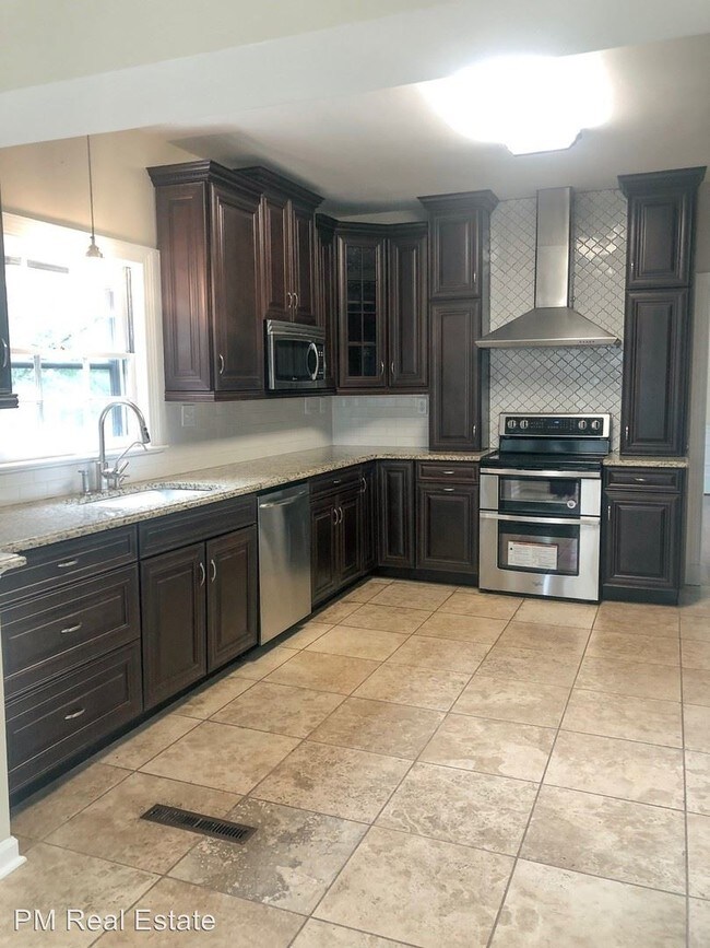 Foto del edificio - 5 br, 4 bath House - 811 Hillcrest Drive- A