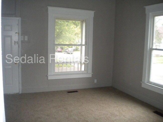 Foto del edificio - 3 bed, 1 bath for only $595