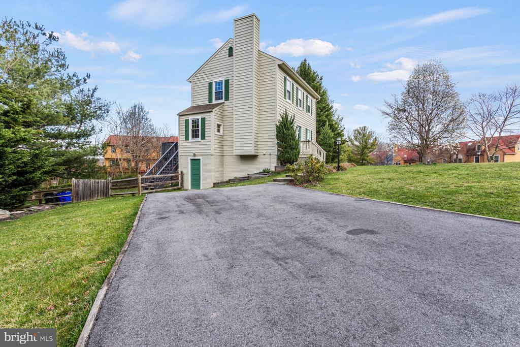 Primary Photo - 10610 High Beach Ct