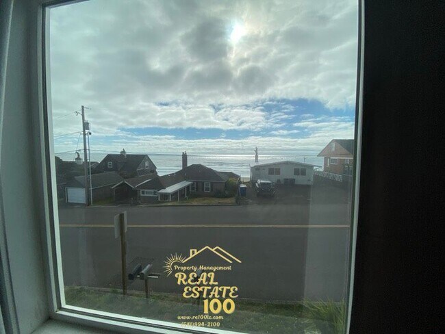 Foto del edificio - 3550 NW Jetty Ave