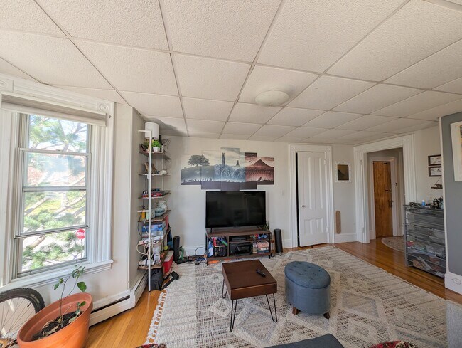 Building Photo - 67 Putnam St