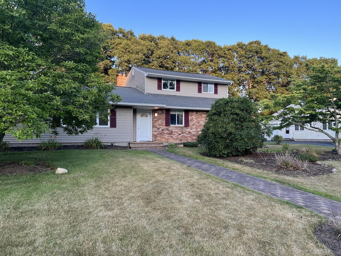 Primary Photo - 245 Woodhull Ave
