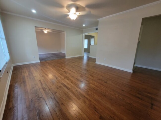 Building Photo - ****3 BEDROOM IN GARLAND**** $1700.00