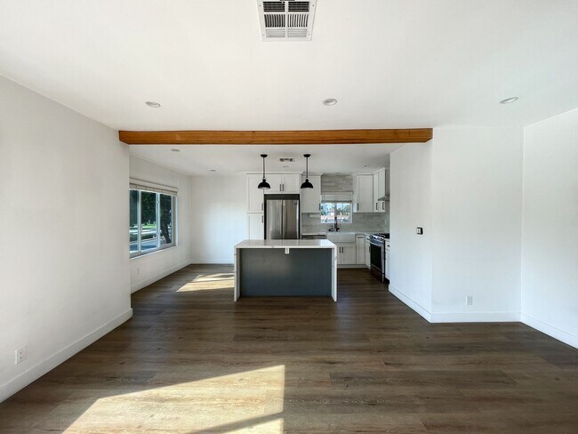 Building Photo - 13053 Venice Blvd