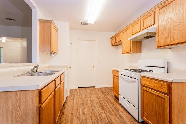 Building Photo - 109 Meadowside Dr