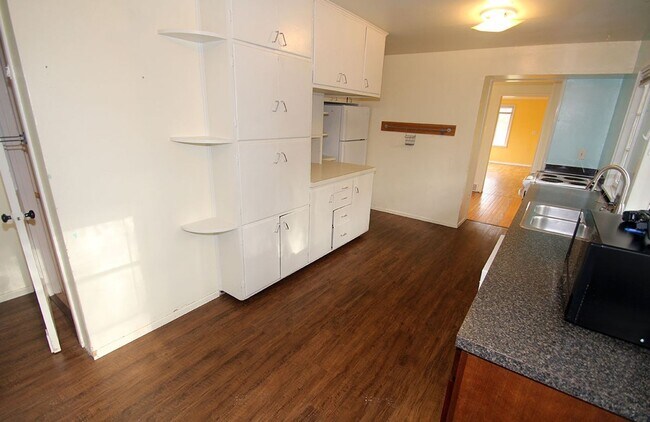 Foto del edificio - SEATTLE 5 BEDROOM HOME FOR RENT; AVAILABLE...