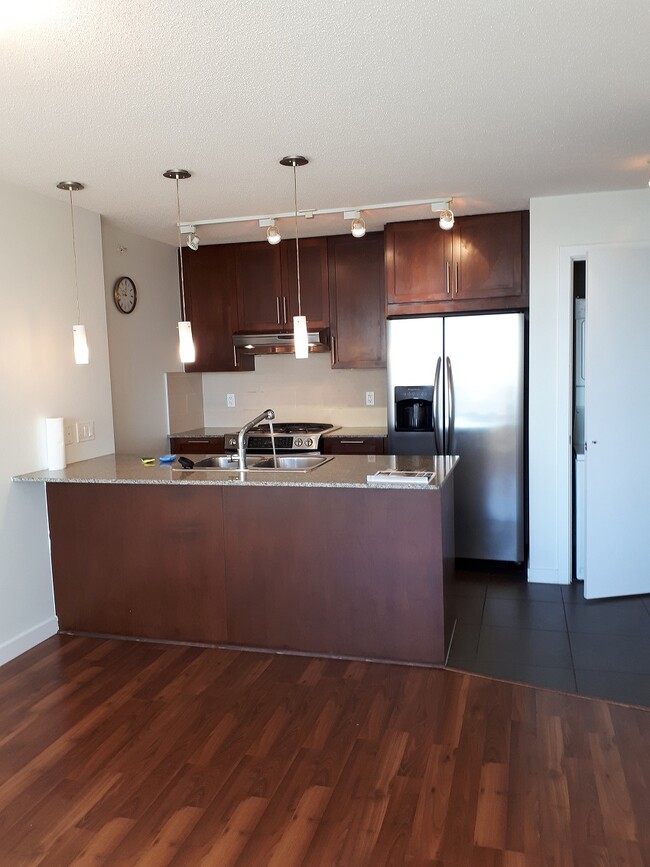 Building Photo - 7088 Salisbury Av