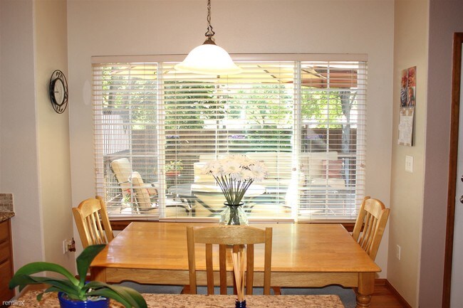 Foto del edificio - 6310 W Sumac Ave