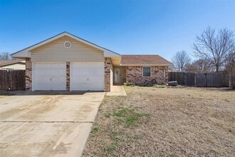 Building Photo - 1100 S Avery Dr