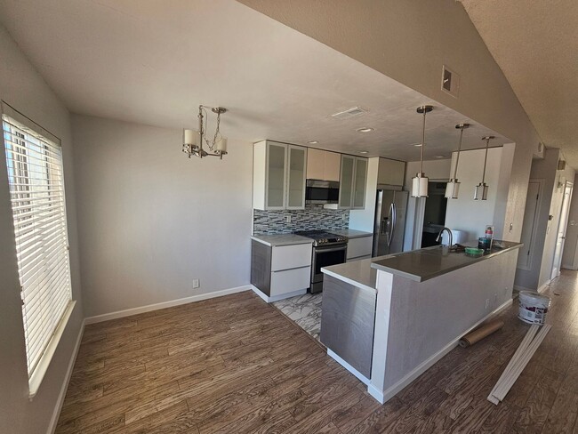 Building Photo - Updated 3 Bedroom Condo w/ Beautiful Balco...