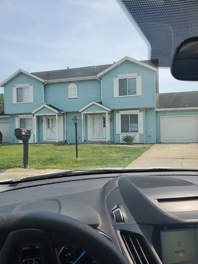924 Merrill Ct S, South Bend, IN 46637 Townhome Rentals in South Bend