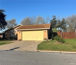 Building Photo - 11 Gardenia Cir