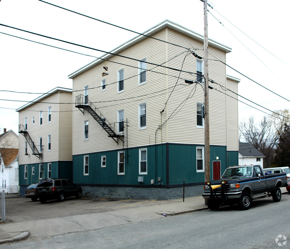 404 2nd Ave, Woonsocket, RI 02895 - Apartments in Woonsocket, RI ...