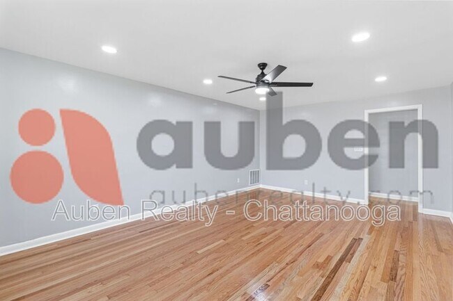 Building Photo - 4430 Lilac Ln