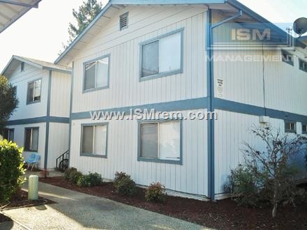 Building Photo - 1147 N Cedar St