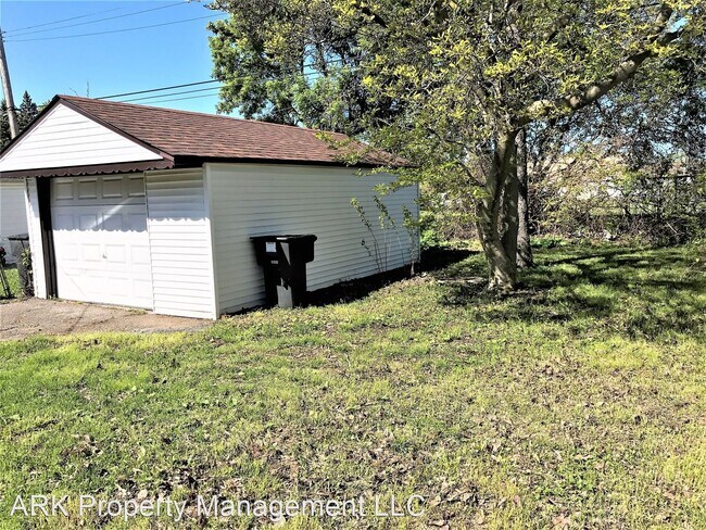 Building Photo - 3 br, 1 bath House - 9997 Whitcomb St