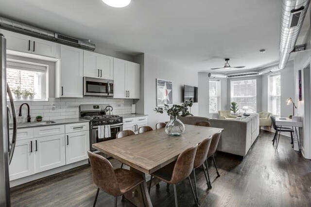 Foto principal - 1610 W Waveland Ave