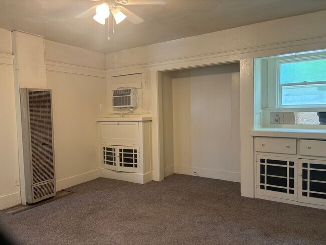 Foto del edificio - 2087 N Marks Ave