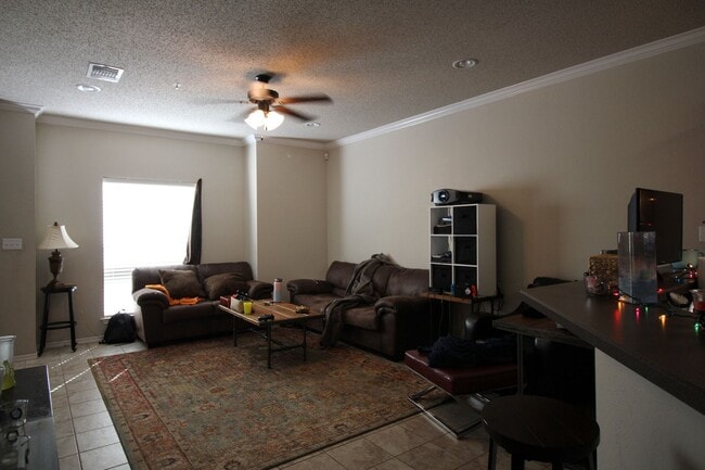 Building Photo - Condo WALKING DISTANCE TO TECH! Pre-leasing for August 1st!