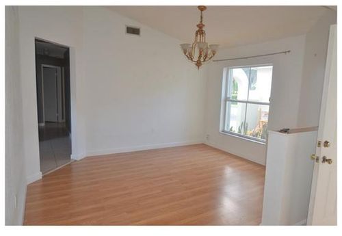 Building Photo - 4250 SW 72nd Way