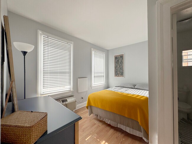 Foto del edificio - 220 E Cross St