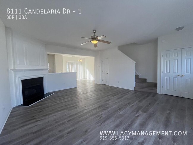 Foto del edificio - 8111 Candelaria Dr