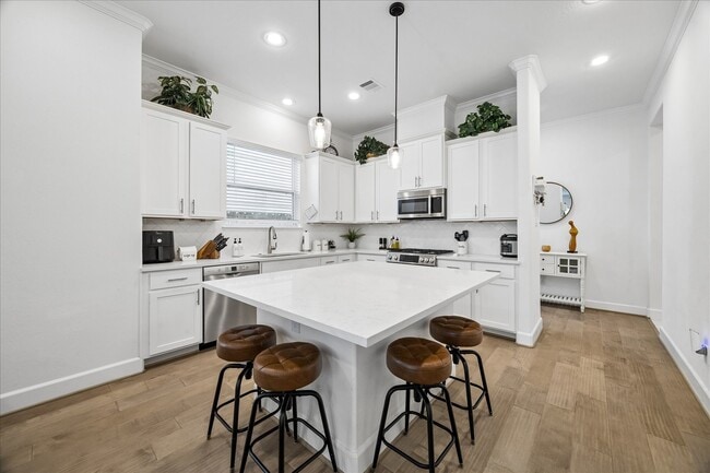 Foto del edificio - 311 Sikes St