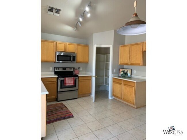 Building Photo - 3BED/2BATH  MOVE IN READY IN SUNDIAL