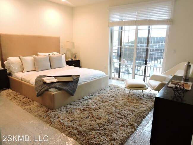 Foto del edificio - 8417 Blackburn Ave