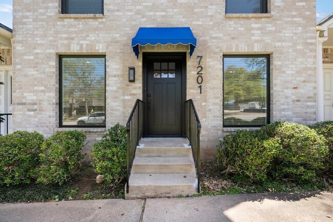 Building Photo - 7201 Chimney Corners