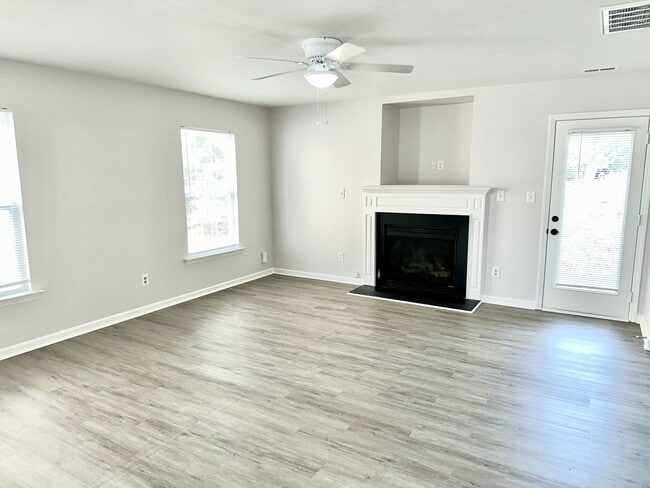 Building Photo - Updated 4BD, 2.5BA Raleigh Home With a 2-C...