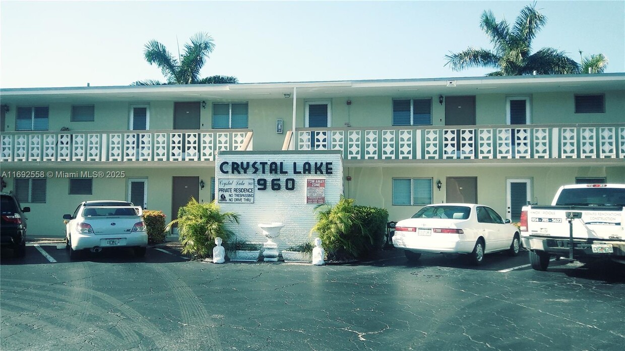 Primary Photo - 960 Crystal Lake Dr