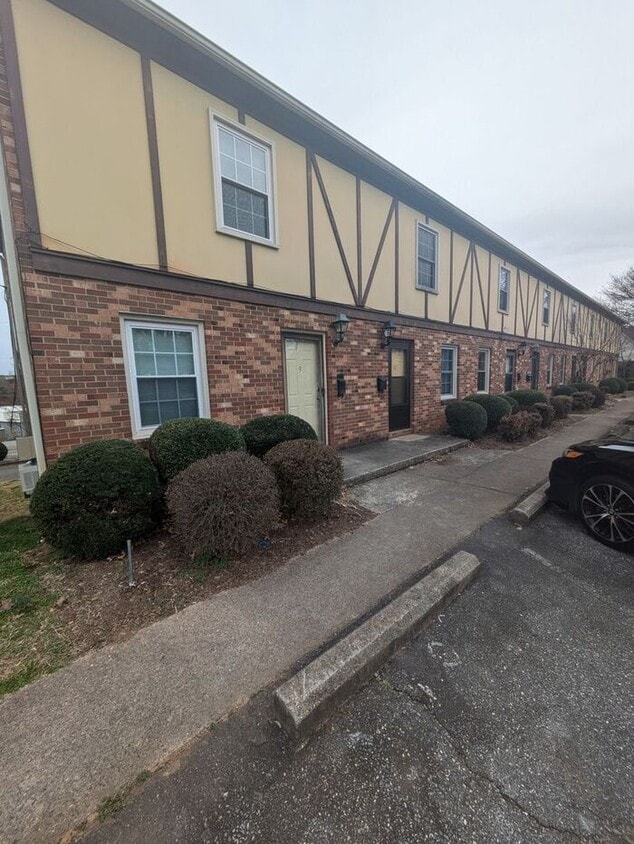 Primary Photo - 2BD/1.5BA Unit in Hickory