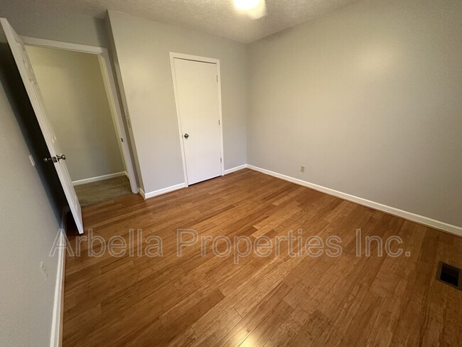 Building Photo - 331 Ridgefields Rd