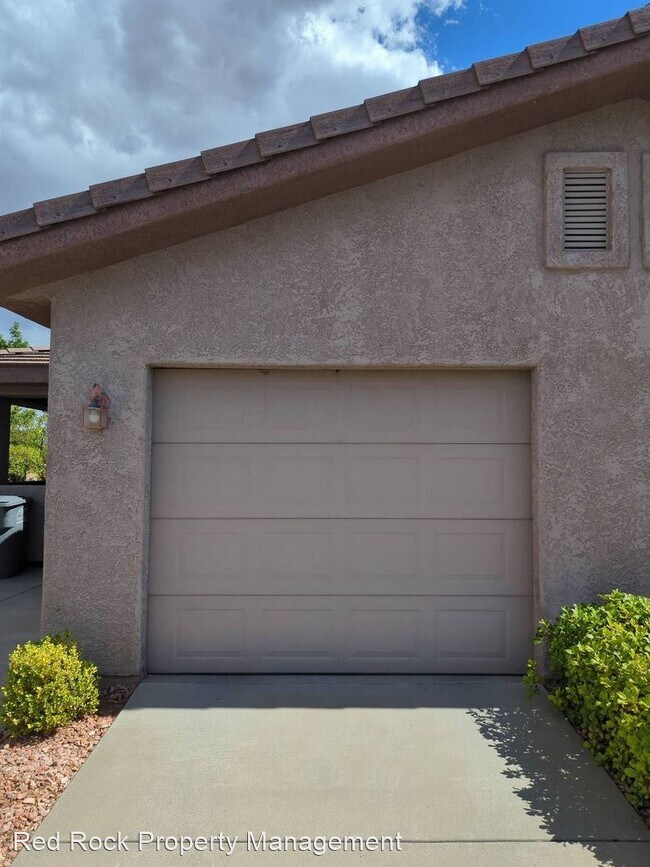Building Photo - 3 br, 2 bath House - 3459 E Sweetwater Spr...