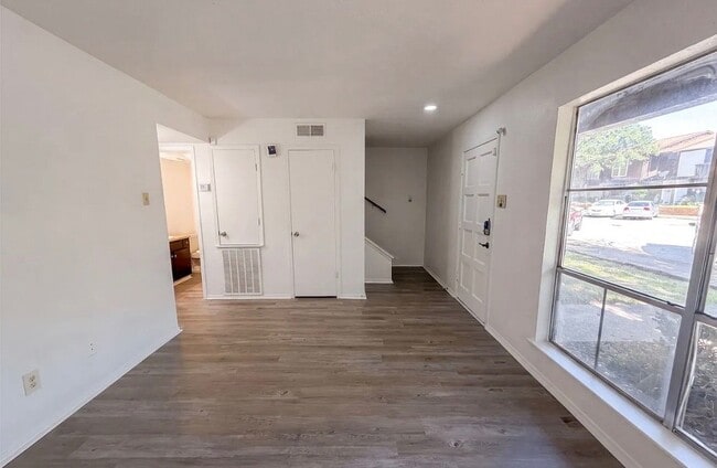 Building Photo - 258 Rolling Hills Pl