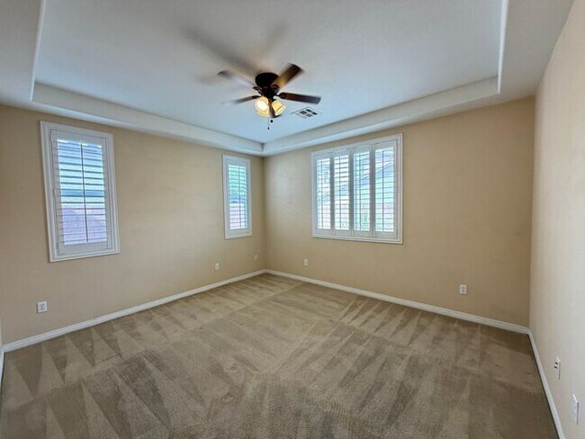 Foto del edificio - First Show: The first open showing is on 8/27/26 at 11:30 AM. Please be prompt. We will be proces...