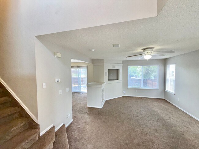 Foto del edificio - 4899 Saddle Ridge Dr