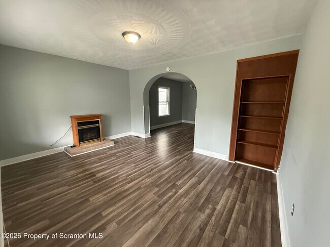 Building Photo - 617 Harrison Ave