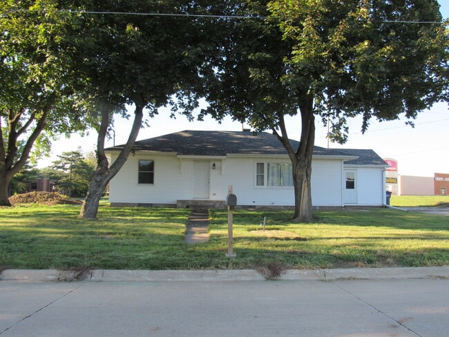 Building Photo - 730 Lincoln Rd