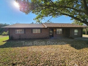 Building Photo - 105 Davis Rd