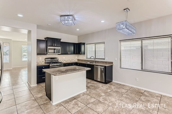 Foto del edificio - Spacious 4-Bedroom Home in Surprise, AZ! C...