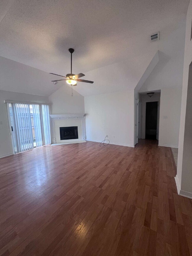 Foto del edificio - 1721 Colonial Ct