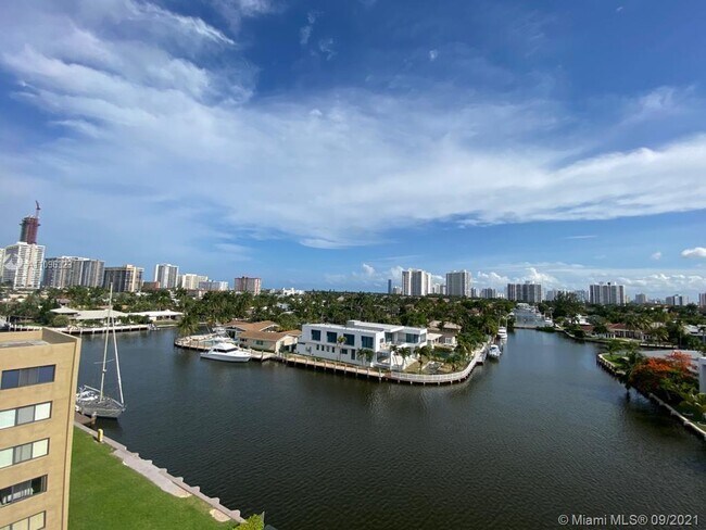 Foto del edificio - 401 Golden Isles Dr