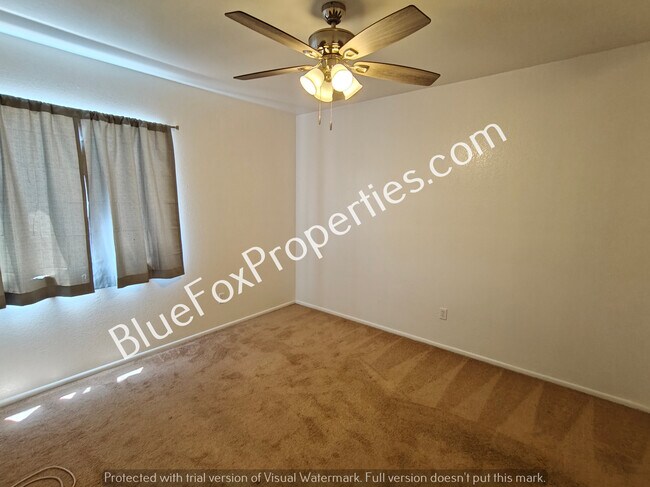 Foto del edificio - 3690 N Country Club Rd