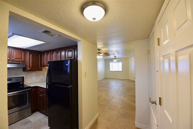 Building Photo - 113 Rhonda Dr