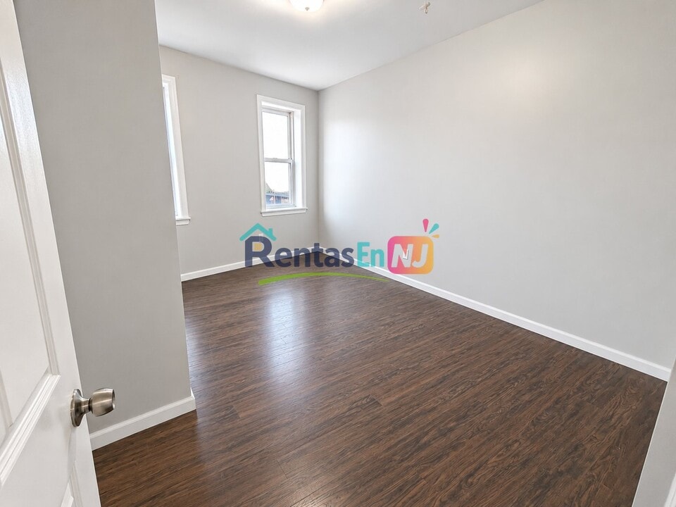 812 Clinton Ave #4 — photo 2 of 6