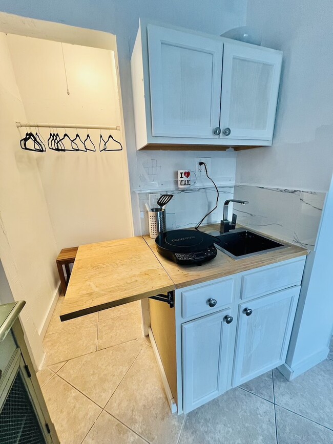 Building Photo - 11400 NE 13th Ave